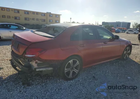 2018 Mercedes-Benz E 300 z USA, uszkodzony, nr VIN WDDZF4JB7JA317496